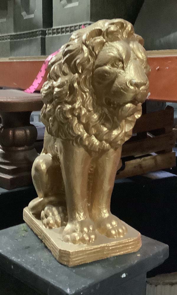 Small sitting lion statute