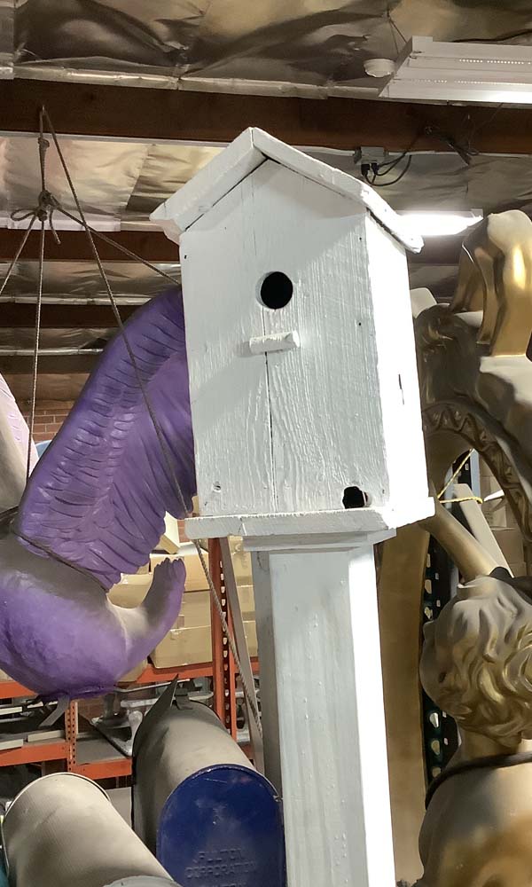 Single birdhouse in a planterbox