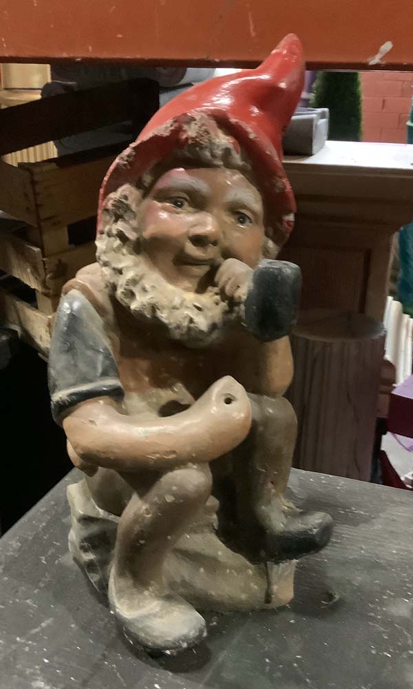 Gnome with pipe