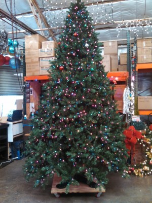 Artificial Christmas Tree: 15 ft.