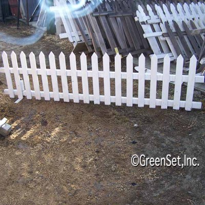 Picket Fence with Pointed Tops