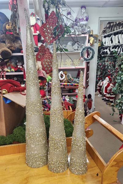 Gold glitter table top cones 37, 30, 24