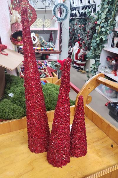 Red stones tabletop cones 25,18,12