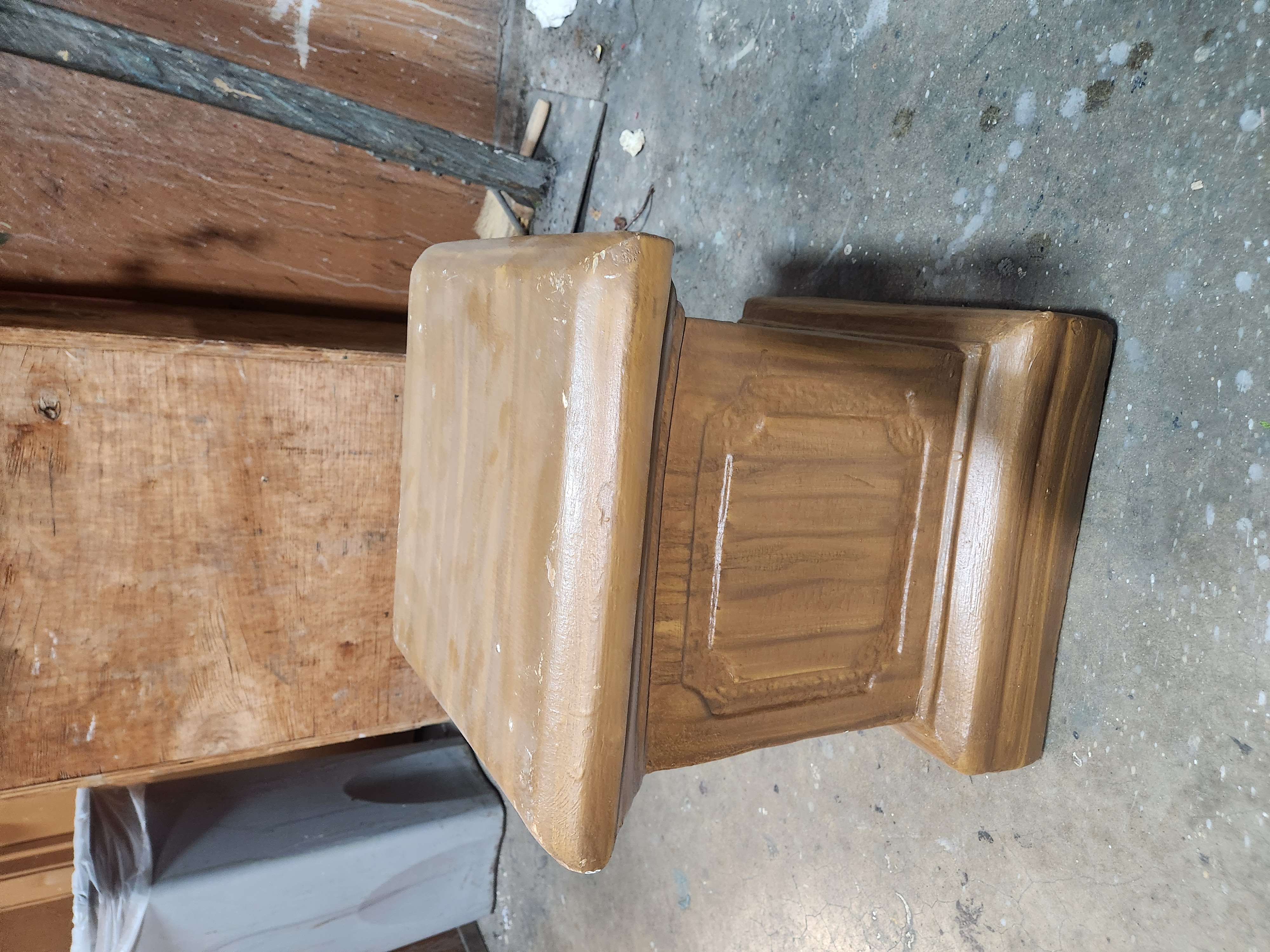 18 inch Fiberglass Pedestal with side design