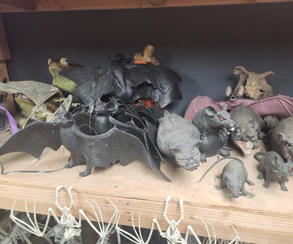 Miscellaneous rubber bats and rats