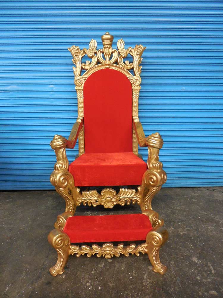 Throne: #24 Medium in Reindeer, Polar Bears, Sleighs & Thrones